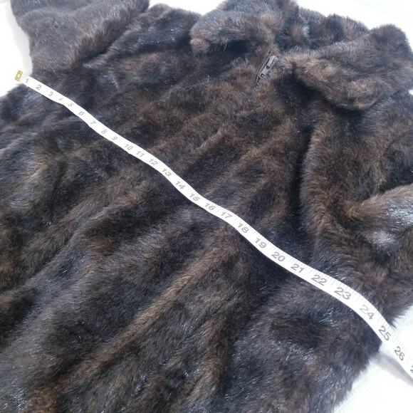 CARLUCCI Designed in Paris Vegan Fur Jacket - Picture 5 of 11